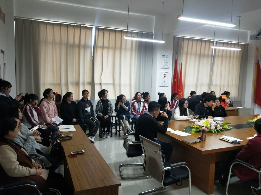 云南经济管理学院教育学院学前教育系第一党支部  2019年11月27日 关于组织全体党员同志收看2019年11月份“云岭先锋”夜校访谈节目专题学习 第 1 张