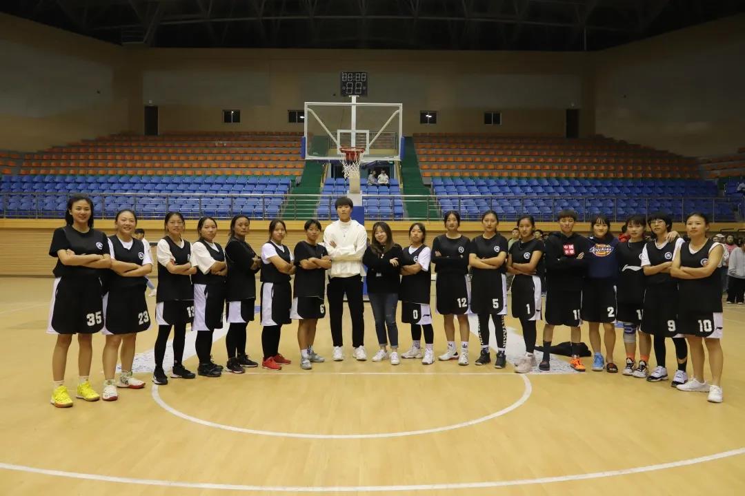 以篮球之名，投经管风采——教育学院女篮斩获校赛亚军4.jpg