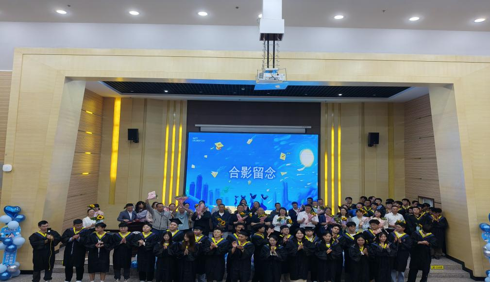 【团学活动】星河为证 青春启航——信息与智能工程学院2025届毕业典礼温情落幕 第 11 张 【团学活动】星河为证 青春启航——信息与智能工程学院2025届毕业典礼温情落幕 第 11 张