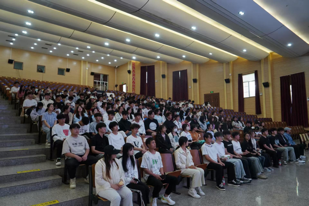 【团学活动】以训促创 蓄势赋能—— 2025年人工智能应用场景创新大赛赛前 培训会成功举办 第 1 张