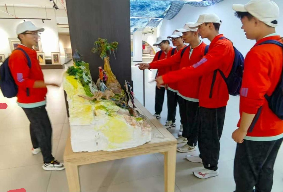 学院资讯 | 财经商贸学院组织新生参观翰文苑 第 1 张 学院资讯 | 财经商贸学院组织新生参观翰文苑 第 1 张