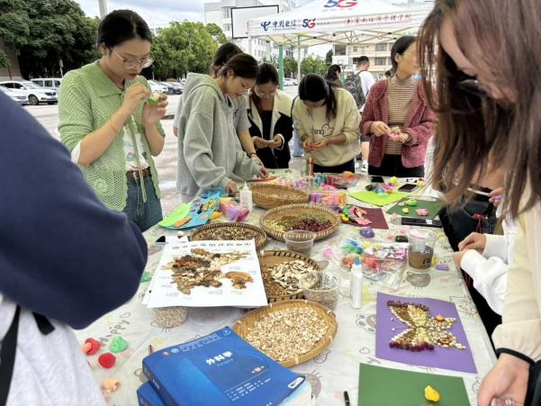 “三载药香缝迷趣，千丝百草裹安康” ——传统佳节与中医药文化交相辉映，医学院第三届中医药文化节圆满落幕  第 13 张