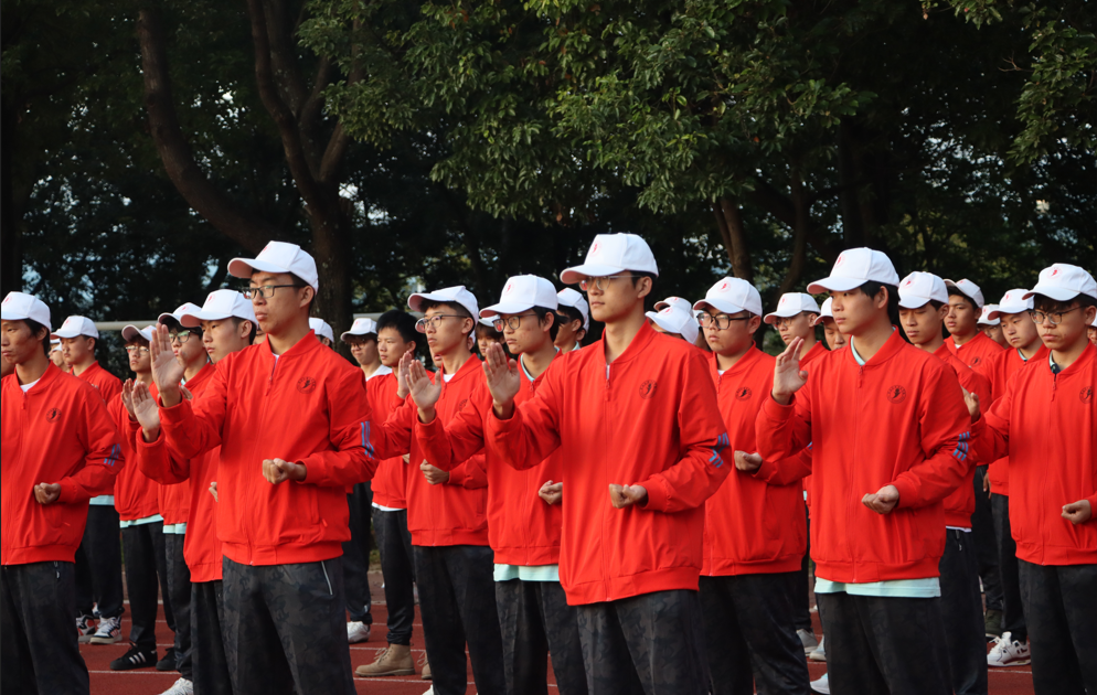 训练场上练硬功，才艺时光添温情 第 3 张